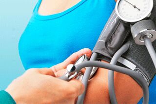 A vérnyomás mérése segíthet a magas vérnyomás azonosításában